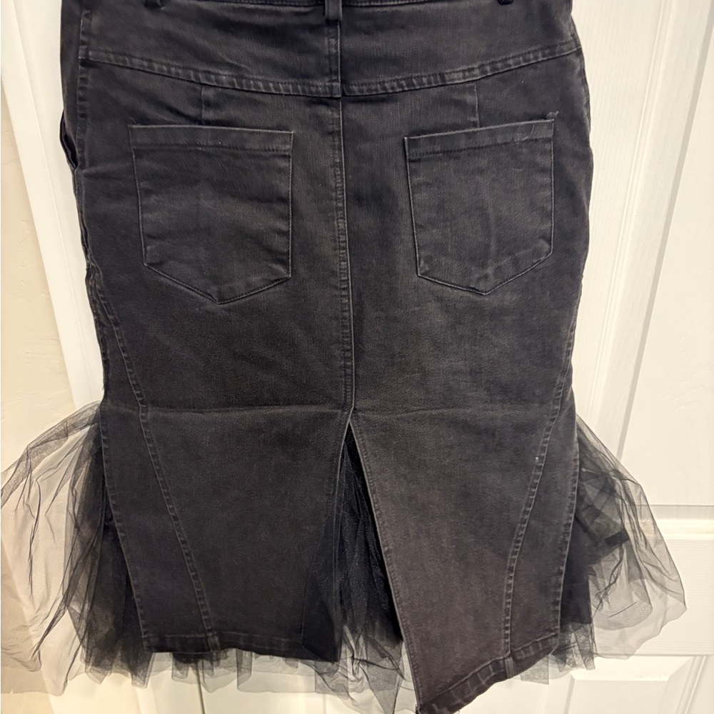Black Tulle Hem Pencil Skirt - Women - Picture 3 of 7